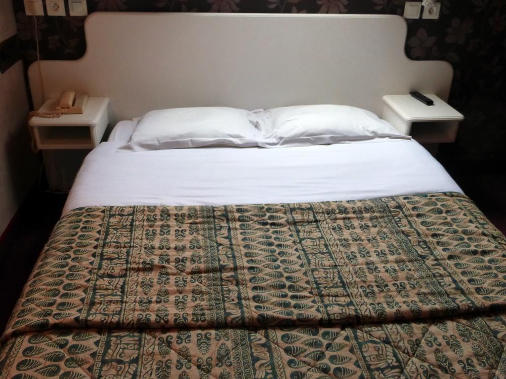 Hotel De France Pontorson Room photo