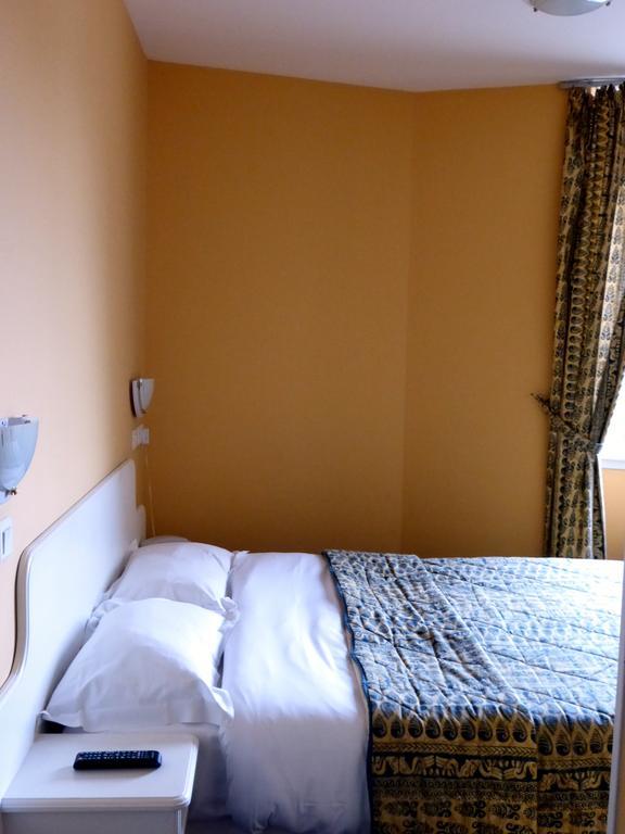 Hotel De France Pontorson Room photo